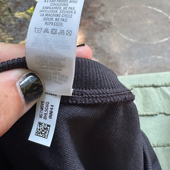 OFFLINE By Aerie Sidewalk Seamless Cropped T-Shirt Size Small Black Women’s - Picture 10 of 12